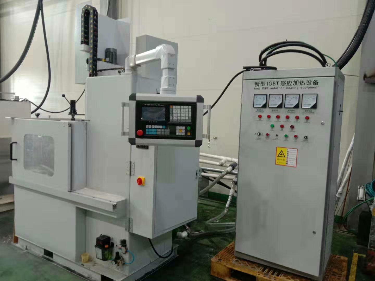 履帶吊驅(qū)動輪中頻淬火機